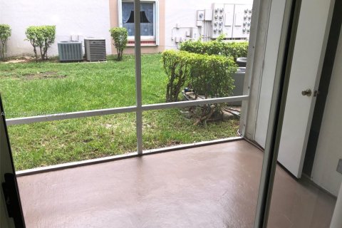 Снять в аренду кондоминиум в Майами, Флорида 2 спальни, 90.86м2, № 2003753 - фото 8