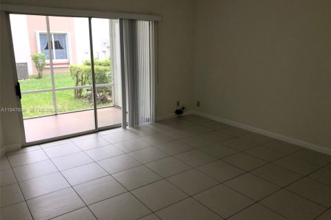 Снять в аренду кондоминиум в Майами, Флорида 2 спальни, 90.86м2, № 2003753 - фото 19