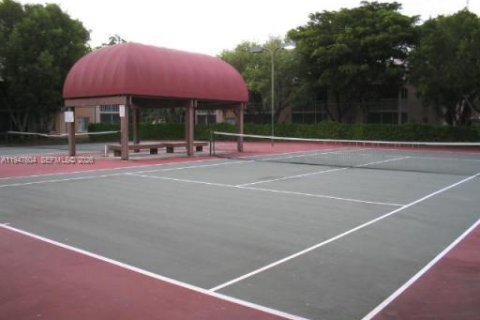 Снять в аренду кондоминиум в Майами, Флорида 2 спальни, 90.86м2, № 2003753 - фото 23