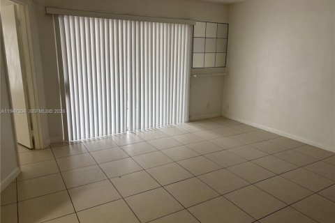 Снять в аренду кондоминиум в Майами, Флорида 2 спальни, 90.86м2, № 2003753 - фото 5