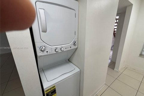 Снять в аренду кондоминиум в Майами, Флорида 2 спальни, 90.86м2, № 2003753 - фото 9