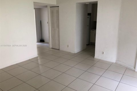 Снять в аренду кондоминиум в Майами, Флорида 2 спальни, 90.86м2, № 2003753 - фото 4