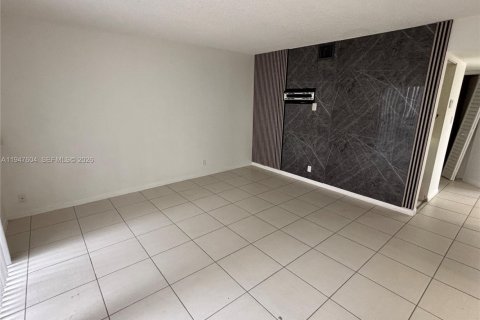 Снять в аренду кондоминиум в Майами, Флорида 2 спальни, 90.86м2, № 2003753 - фото 15