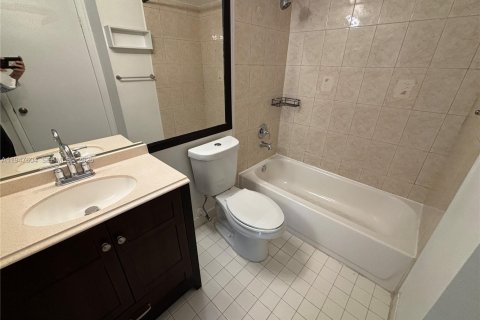 Снять в аренду кондоминиум в Майами, Флорида 2 спальни, 90.86м2, № 2003753 - фото 7