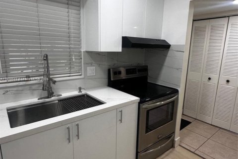 Снять в аренду кондоминиум в Корал-Спрингс, Флорида 2 спальни, 71.26м2, № 1964361 - фото 6