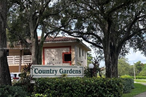 Снять в аренду кондоминиум в Корал-Спрингс, Флорида 2 спальни, 71.26м2, № 1964361 - фото 1