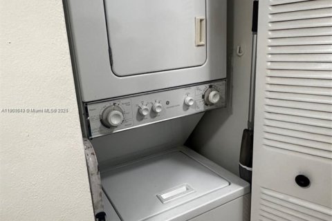 Снять в аренду кондоминиум в Корал-Спрингс, Флорида 2 спальни, 71.26м2, № 1964361 - фото 3