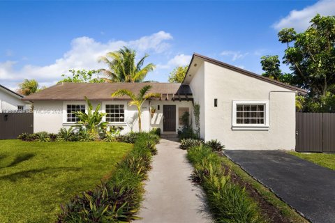 Дом в Майами, Флорида 4 спальни, 141.12м2 № 2050298