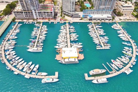 Condo in Miami, Florida, 1 bedroom  № 1811287 - photo 24