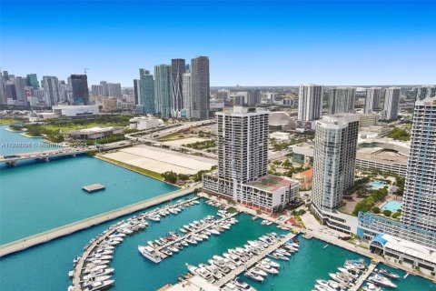 Condo in Miami, Florida, 1 bedroom  № 1811287 - photo 25