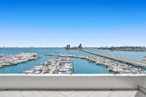 Condo in Miami, Florida, 1 bedroom  № 1811287 - photo 10