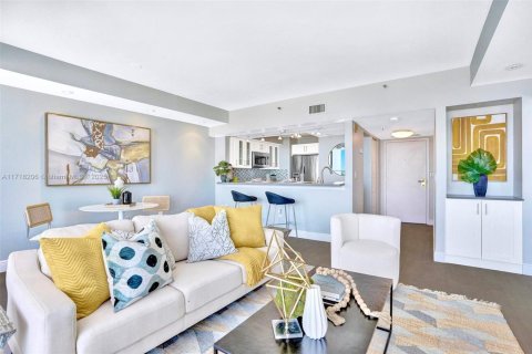 Condo in Miami, Florida, 1 bedroom  № 1811287 - photo 3