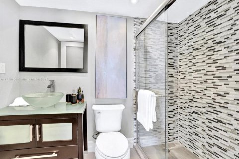 Condo in Miami, Florida, 1 bedroom  № 1811287 - photo 16