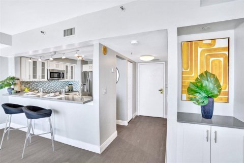 Condo in Miami, Florida, 1 bedroom  № 1811287 - photo 21