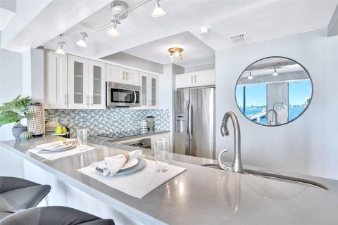 Condo in Miami, Florida, 1 bedroom  № 1811287 - photo 4