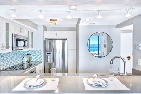 Condo in Miami, Florida, 1 bedroom  № 1811287 - photo 22