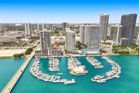 Condo in Miami, Florida, 1 bedroom  № 1811287 - photo 23