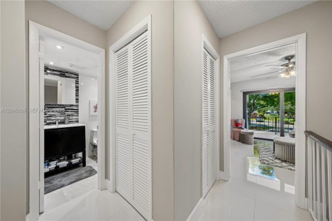 Copropriété à vendre à Miami, Floride: 3 chambres, 164.44 m2 № 2387787 - photo 24