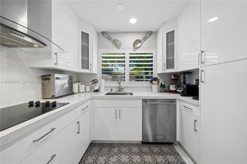 Copropriété à vendre à Miami, Floride: 3 chambres, 164.44 m2 № 2387787 - photo 17