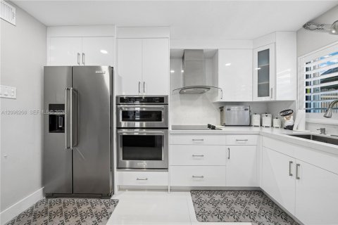 Copropriété à vendre à Miami, Floride: 3 chambres, 164.44 m2 № 2387787 - photo 18
