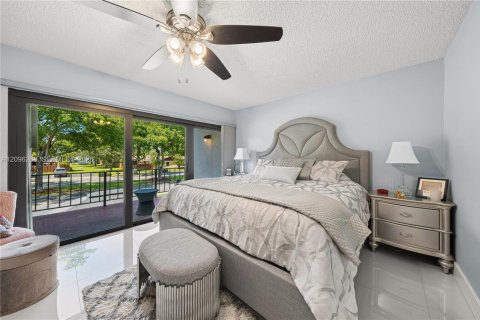Copropriété à vendre à Miami, Floride: 3 chambres, 164.44 m2 № 2387787 - photo 25