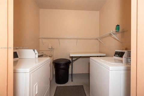Copropriété à vendre à Royal Palm Beach, Floride: 2 chambres, 101.08 m2 № 2061811 - photo 21