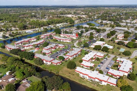 Copropriété à vendre à Royal Palm Beach, Floride: 2 chambres, 101.08 m2 № 2061811 - photo 26