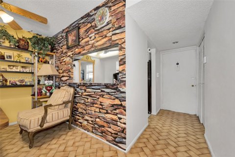 Copropriété à vendre à Royal Palm Beach, Floride: 2 chambres, 101.08 m2 № 2061811 - photo 4