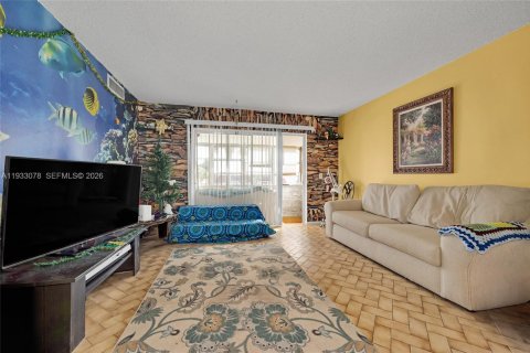 Copropriété à vendre à Royal Palm Beach, Floride: 2 chambres, 101.08 m2 № 2061811 - photo 3