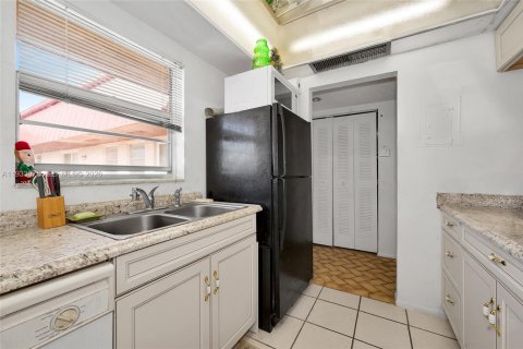 Copropriété à vendre à Royal Palm Beach, Floride: 2 chambres, 101.08 m2 № 2061811 - photo 10