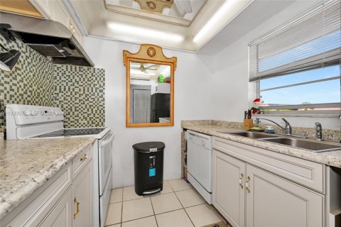 Copropriété à vendre à Royal Palm Beach, Floride: 2 chambres, 101.08 m2 № 2061811 - photo 8
