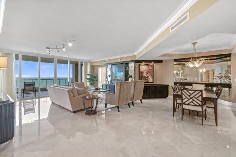 Condo in Riviera Beach, Florida, 3 bedrooms  № 2081911 - photo 3