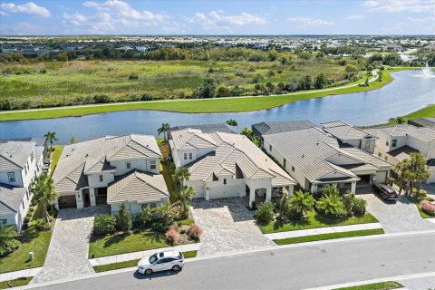 Villa ou maison à vendre à Lakewood Ranch, Floride: 4 chambres, 301.56 m2 № 2430921 - photo 2