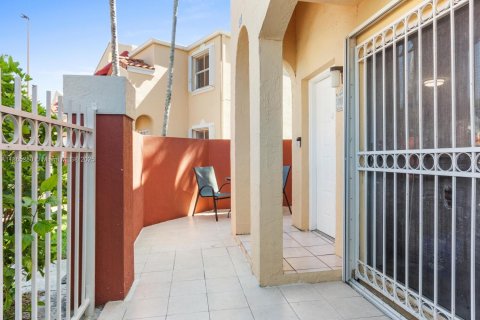 Touwnhouse à louer à Miami, Floride: 2 chambres, 90.95 m2 № 1893464 - photo 16