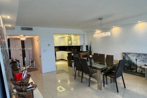 Condominio en venta en Miami Beach, Florida, 2 dormitorios, 91.04 m2 № 1981012 - foto 23