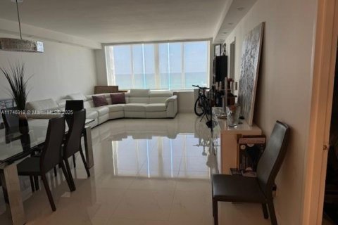 Condominio en venta en Miami Beach, Florida, 2 dormitorios, 91.04 m2 № 1981012 - foto 18