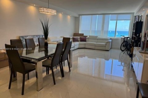 Condominio en venta en Miami Beach, Florida, 2 dormitorios, 91.04 m2 № 1981012 - foto 21
