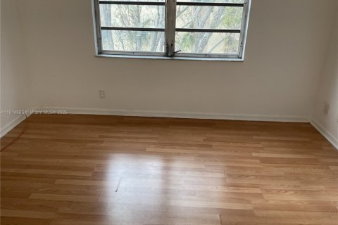 Copropriété à louer à Hollywood, Floride: 2 chambres, 85.47 m2 № 1970492 - photo 10