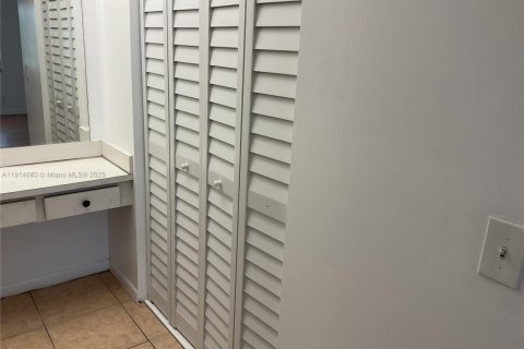 Copropriété à louer à Hollywood, Floride: 2 chambres, 85.47 m2 № 1970492 - photo 17