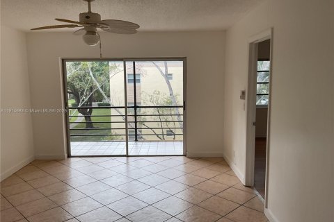 Copropriété à louer à Hollywood, Floride: 2 chambres, 85.47 m2 № 1970492 - photo 26