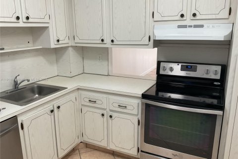 Copropriété à louer à Hollywood, Floride: 2 chambres, 85.47 m2 № 1970492 - photo 13