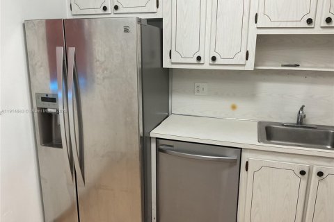 Copropriété à louer à Hollywood, Floride: 2 chambres, 85.47 m2 № 1970492 - photo 15