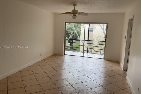 Copropriété à louer à Hollywood, Floride: 2 chambres, 85.47 m2 № 1970492 - photo 27