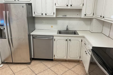 Copropriété à louer à Hollywood, Floride: 2 chambres, 85.47 m2 № 1970492 - photo 14