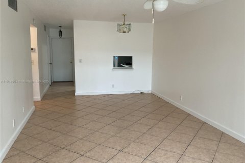 Copropriété à louer à Hollywood, Floride: 2 chambres, 85.47 m2 № 1970492 - photo 23