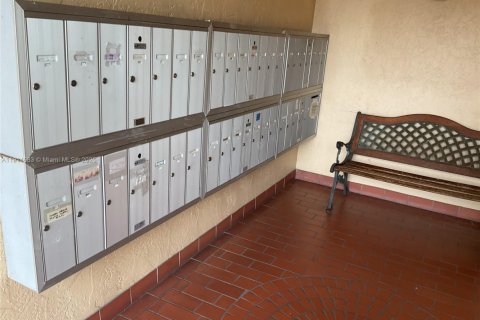 Copropriété à louer à Hollywood, Floride: 2 chambres, 85.47 m2 № 1970492 - photo 4