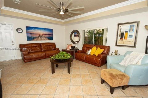 Villa ou maison à vendre à Miami, Floride: 4 chambres, 247.4 m2 № 1966245 - photo 8