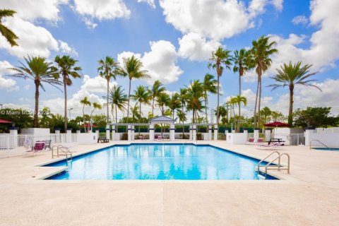 Villa ou maison à vendre à Miami, Floride: 4 chambres, 247.4 m2 № 1966245 - photo 23