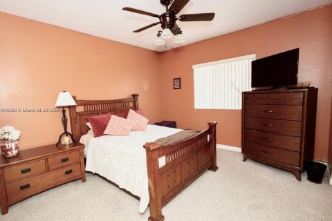 Villa ou maison à vendre à Miami, Floride: 4 chambres, 247.4 m2 № 1966245 - photo 13