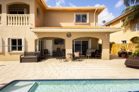Villa ou maison à vendre à Miami, Floride: 4 chambres, 247.4 m2 № 1966245 - photo 5